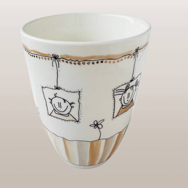 becher-keramikbecher-280ml-zusammen-seitlich-braun-weiss-strichmaennchen-geschenk